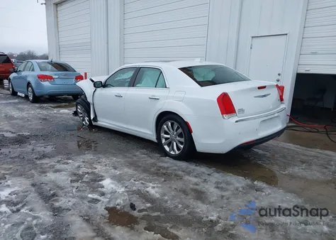 2018 Chrysler 300 Limited Awd z USA, uszkodzony, nr VIN 2C3CCAKG3JH300234